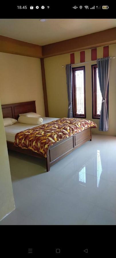 Andira Homestay Labuan Bajo Exterior foto